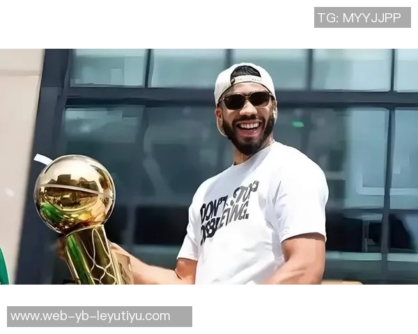 布朗称赞塔图姆积极参与客场比赛展现出色团队精神