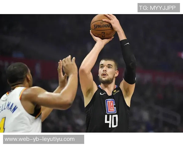 快船防守漏洞显著三分球频频失守背后的必然原因分析