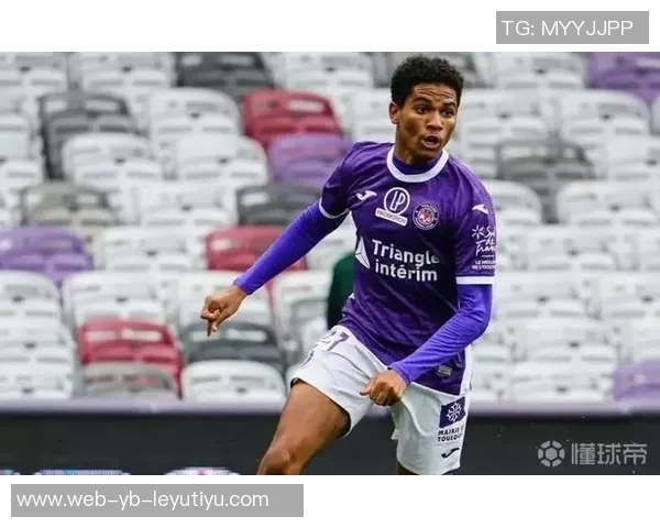 法尔克透露孔帕尼对17岁边锋麦克的高度认可或将外租锻炼提升出场机会